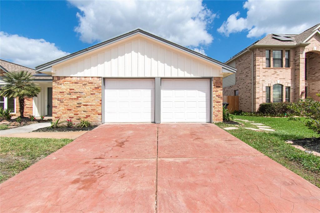 Photo of 3906 Knotty Oaks Trail, Houston, TX 77045 (MLS # 29364253)
