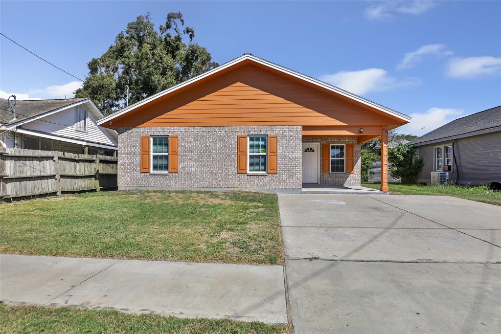 Photo of 204 W James Street, Baytown, TX 77520 (MLS # 33035589)