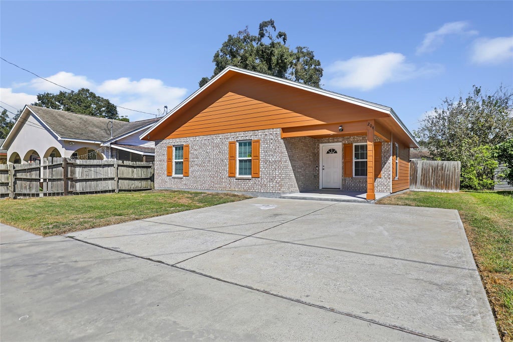 Photo of 204 W James Street, Baytown, TX 77520 (MLS # 33035589)