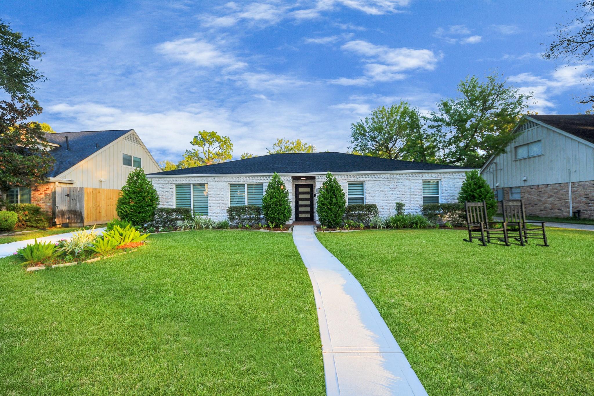 12318 Queensbury Lane