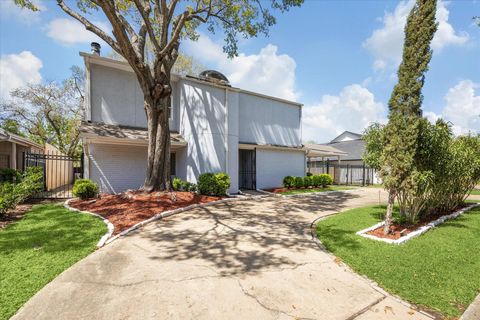 Photo of 3302 Chris Drive, Houston, TX 77063 (MLS # 15370502)