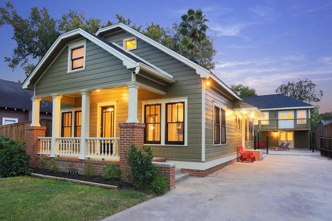 Photo of 734 12th 1/2 Street #A, Houston, TX 77008 (MLS # 3141368)