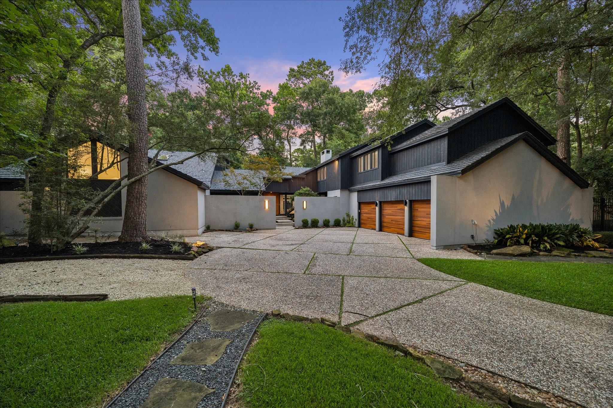 2411 Oakbank Drive