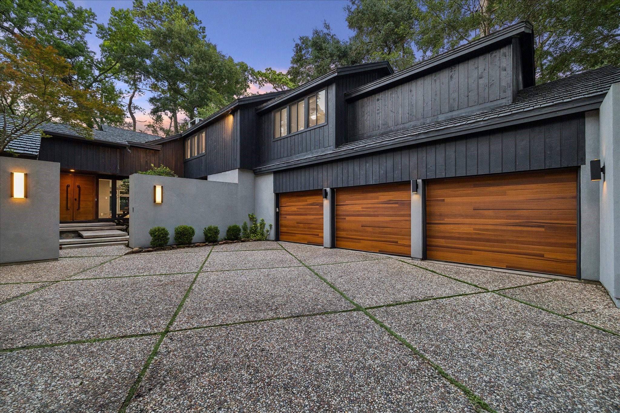 2411 Oakbank Drive