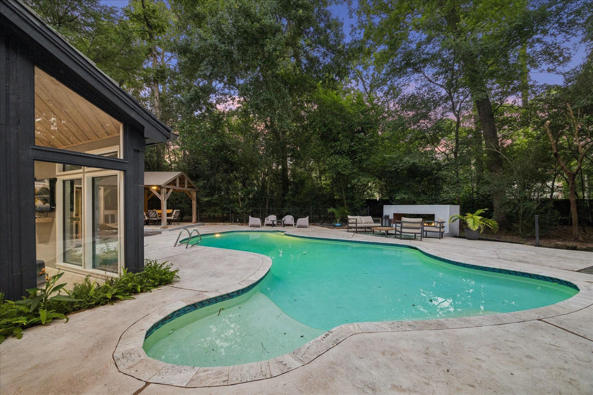 2411 Oakbank Drive