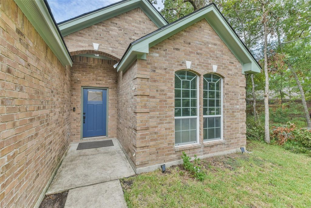 Photo of 10909 Redbird, Conroe, TX 77385 (MLS # 34497335)
