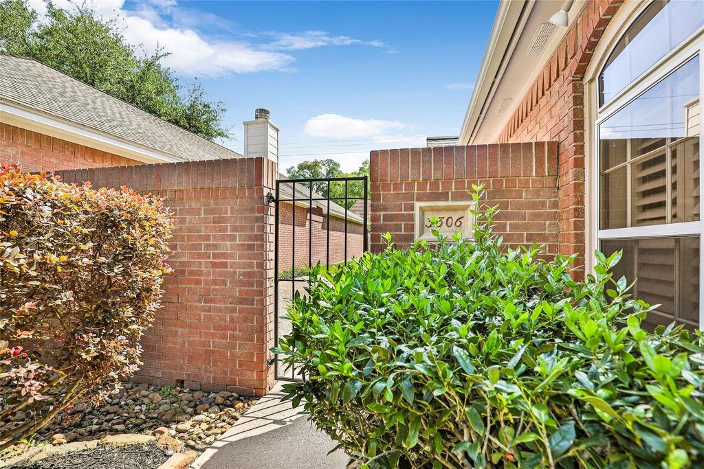 Photo of 3306 Redwood Lake Drive, Kingwood, TX 77345 (MLS # 45732136)