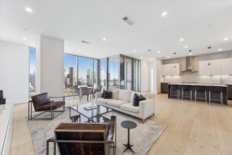 Photo of 1711 Allen Parkway #2605, Houston, TX 77019 (MLS # 40985047)