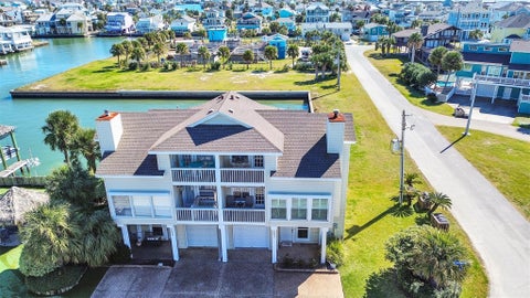 Photo of 16627 Bayfront Drive, Jamaica Beach, TX 77554 (MLS # 22611021)