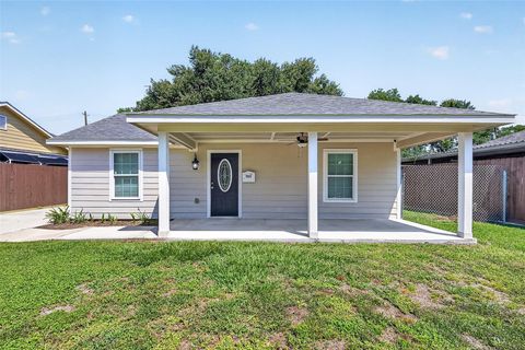 Photo of 7623 Mchenry Street, Houston, TX 77087 (MLS # 41180571)