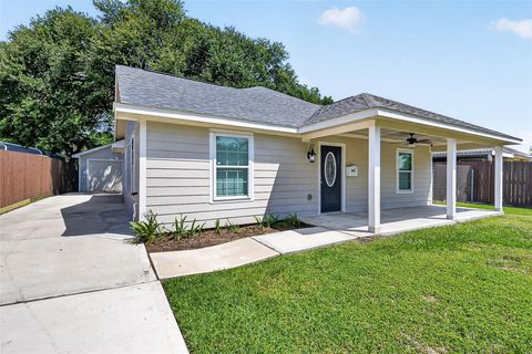 Tiny photo for 7623 Mchenry Street, Houston, TX 77087 (MLS # 41180571)