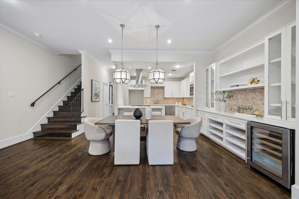 Photo of 2111 Huldy Street, Houston, TX 77019 (MLS # 54583769)
