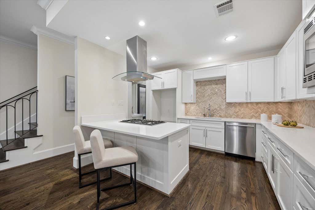 Photo of 2111 Huldy Street, Houston, TX 77019 (MLS # 54583769)