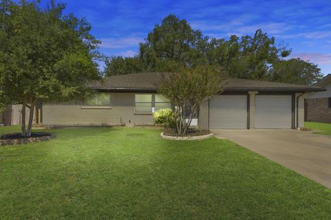 Photo of 2231 Bayou Drive, League City, TX 77573 (MLS # 12135616)