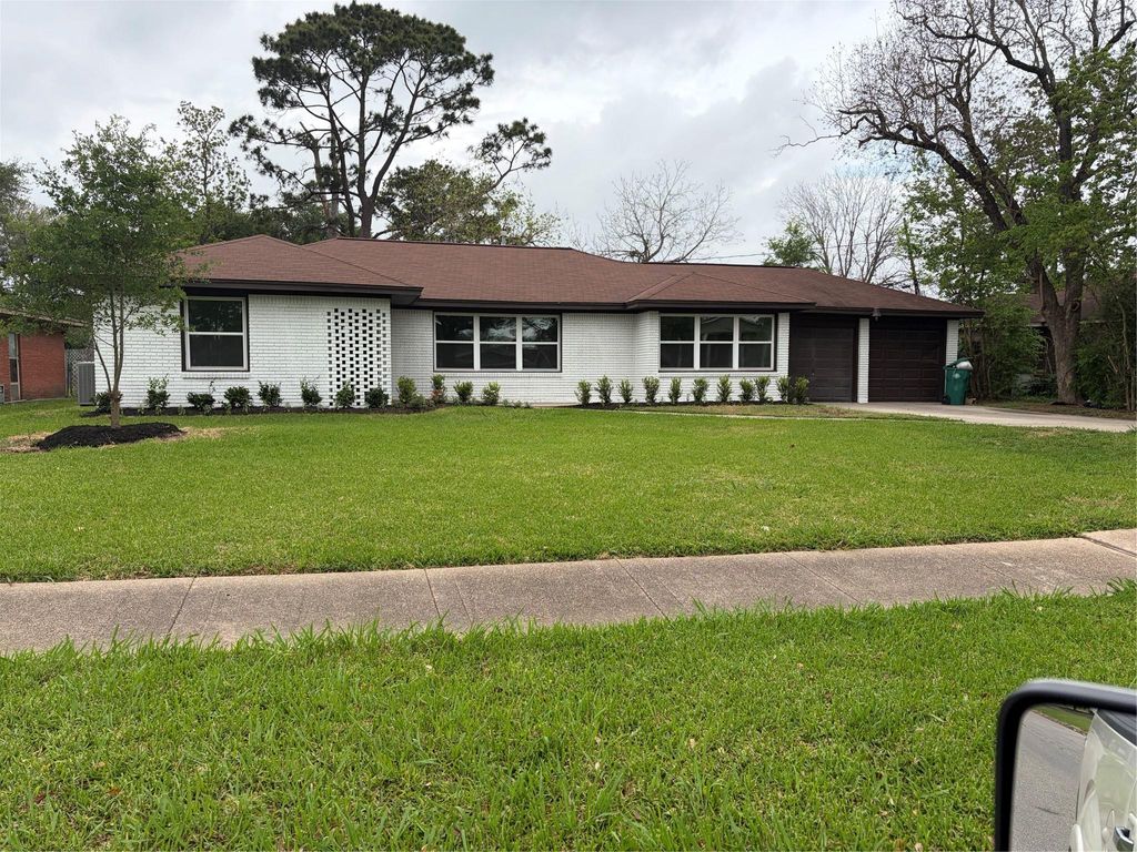 Photo of 1506 Oaks Drive, Pasadena, TX 77502 (MLS # 70691052)