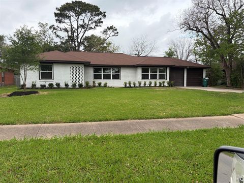 Photo of 1506 Oaks Drive, Pasadena, TX 77502 (MLS # 70691052)