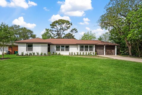 Photo of 1506 Oaks Drive, Pasadena, TX 77502 (MLS # 70691052)