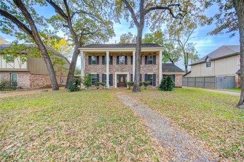 Photo of 751 Langwood Drive, Houston, TX 77079 (MLS # 30746330)
