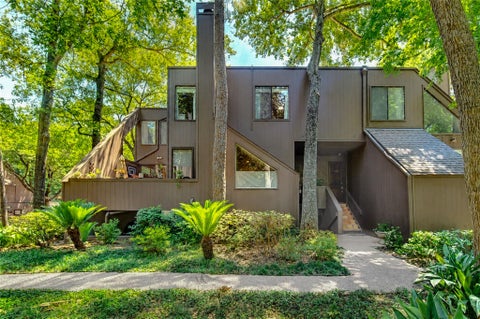 Photo of 239 Litchfield Lane, Houston, TX 77024 (MLS # 60665860)