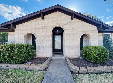Photo of 11847 Monticeto Lane, Meadows Place, TX 77477 (MLS # 8878368)