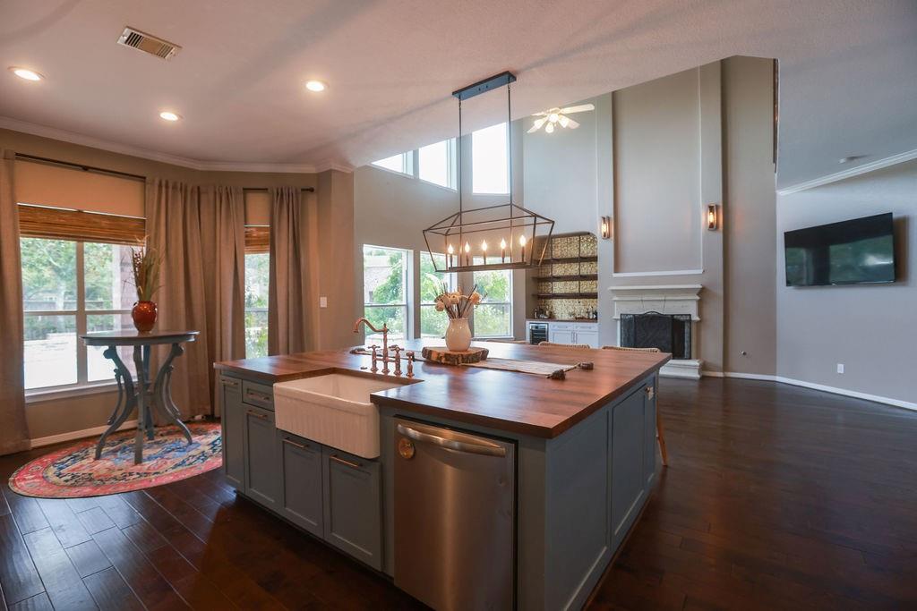 8411 Crescent Knolls Drive