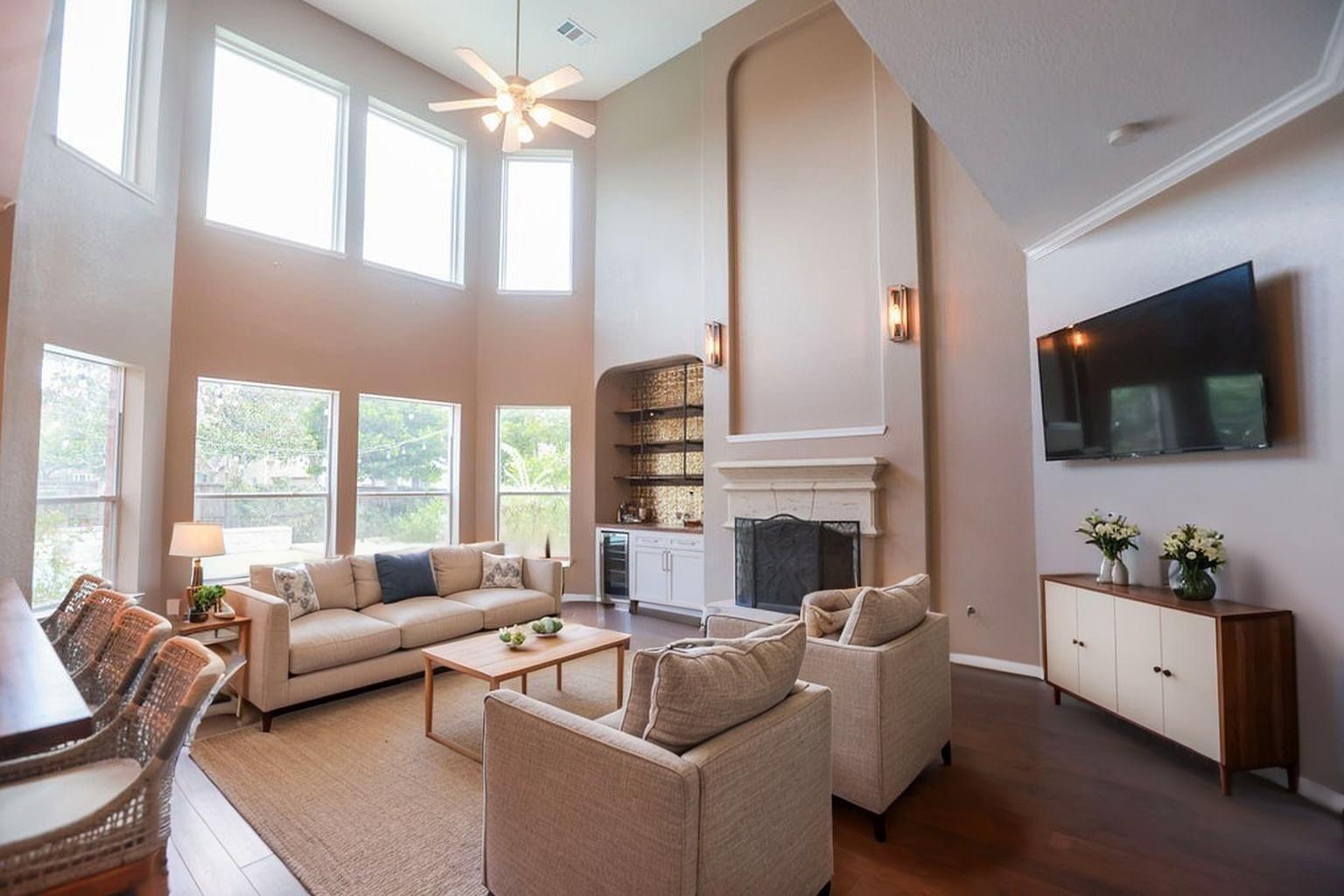 8411 Crescent Knolls Drive