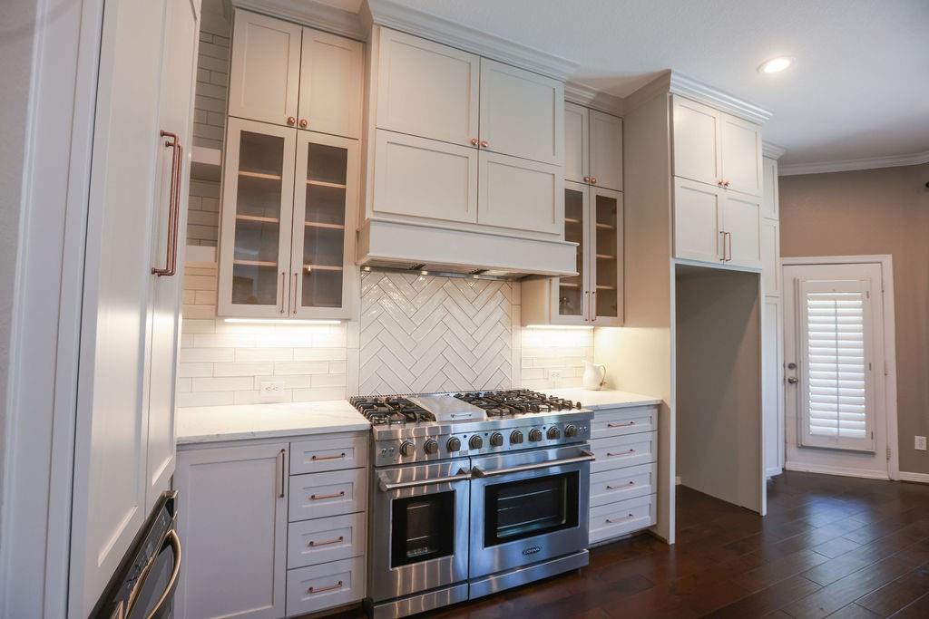 8411 Crescent Knolls Drive