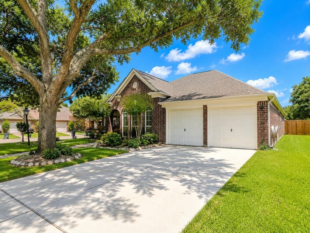 Photo of 3827 Shadow Cove Drive, Houston, TX 77082 (MLS # 9313474)
