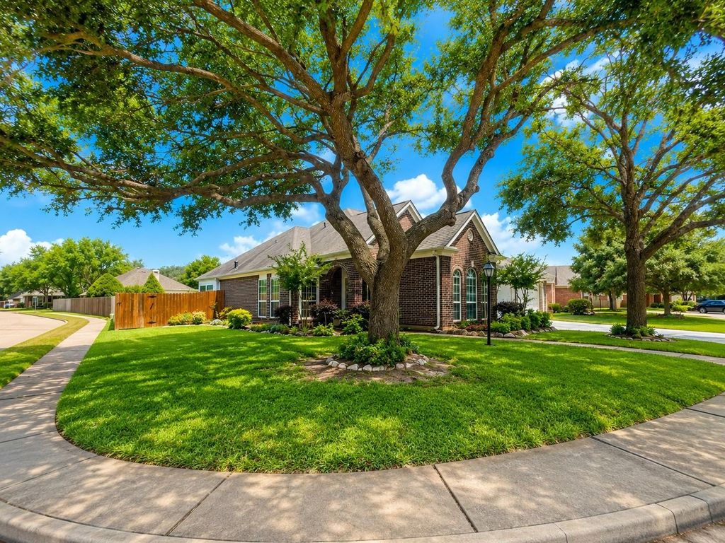 Photo of 3827 Shadow Cove Drive, Houston, TX 77082 (MLS # 9313474)