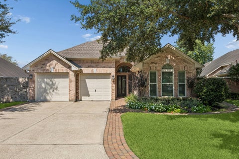 Photo of 2322 Fairway Pointe Drive, League City, TX 77573 (MLS # 82381981)