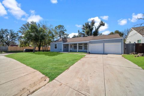 Photo of 410 Walter Street, Pasadena, TX 77506 (MLS # 72853800)