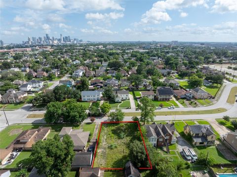 Photo of 3418 Southmore Boulevard, Houston, TX 77004 (MLS # 18224900)