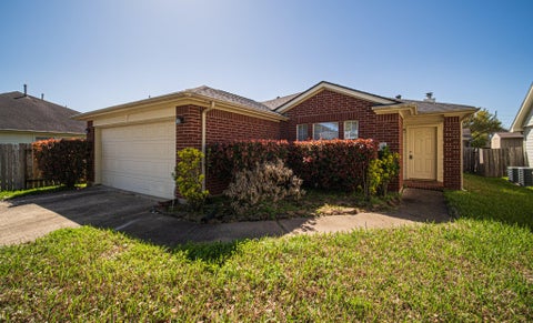 Photo of 3610 Liberty Square Trail, Fresno, TX 77545 (MLS # 72001127)