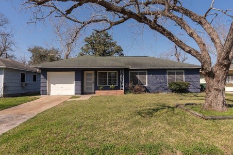 Homes For Sale - 5631 Westover Street<br/> Houston, TX 77033