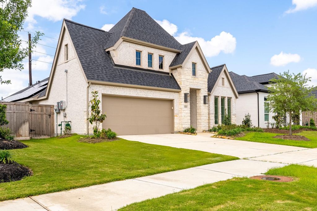 Photo of 4226 Maple Glen Drive, Fulshear, TX 77441 (MLS # 68933625)