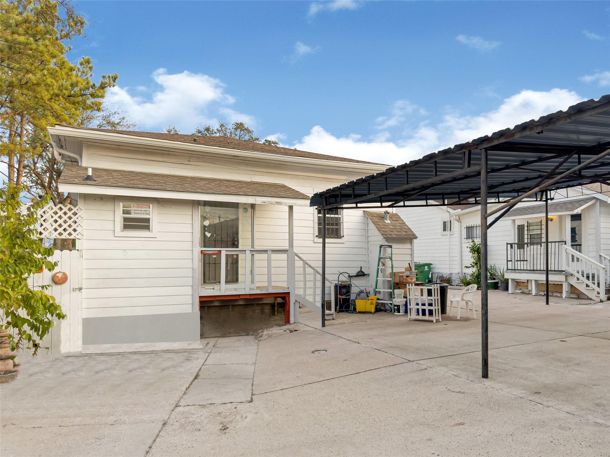 305 N Live Oak Street