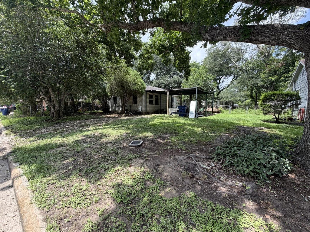 Photo of 808 S Anderson Street, Angleton, TX 77515 (MLS # 49249164)