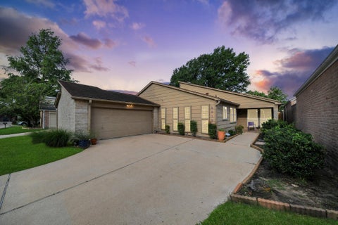 Photo of 2210 Linea Del Pino Street, Houston, TX 77077 (MLS # 25858975)