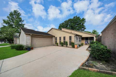 Photo of 2210 Linea Del Pino Street, Houston, TX 77077 (MLS # 25858975)