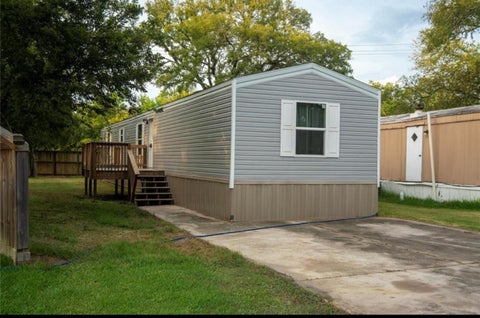 Photo of 114 Bluebill N, Baytown, TX 77523 (MLS # 18884133)