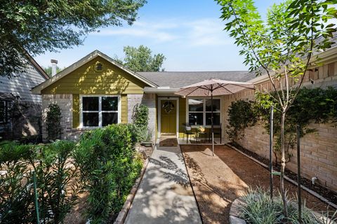 Photo of 13042 Huntleigh Way, Sugar Land, TX 77478 (MLS # 18599770)