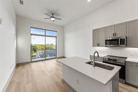 Photo of 170 Malone Street #3402, Houston, TX 77007 (MLS # 67408314)