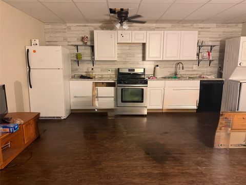 Photo of 7648 Broadview Drive #111, Houston, TX 77061 (MLS # 86312169)