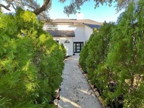 Photo of 3203 Country Club Boulevard, Stafford, TX 77477 (MLS # 11641562)