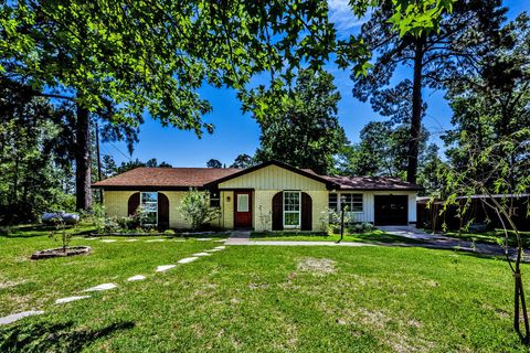 Photo of 191 Navaho Trail, Onalaska, TX 77360 (MLS # 68921758)