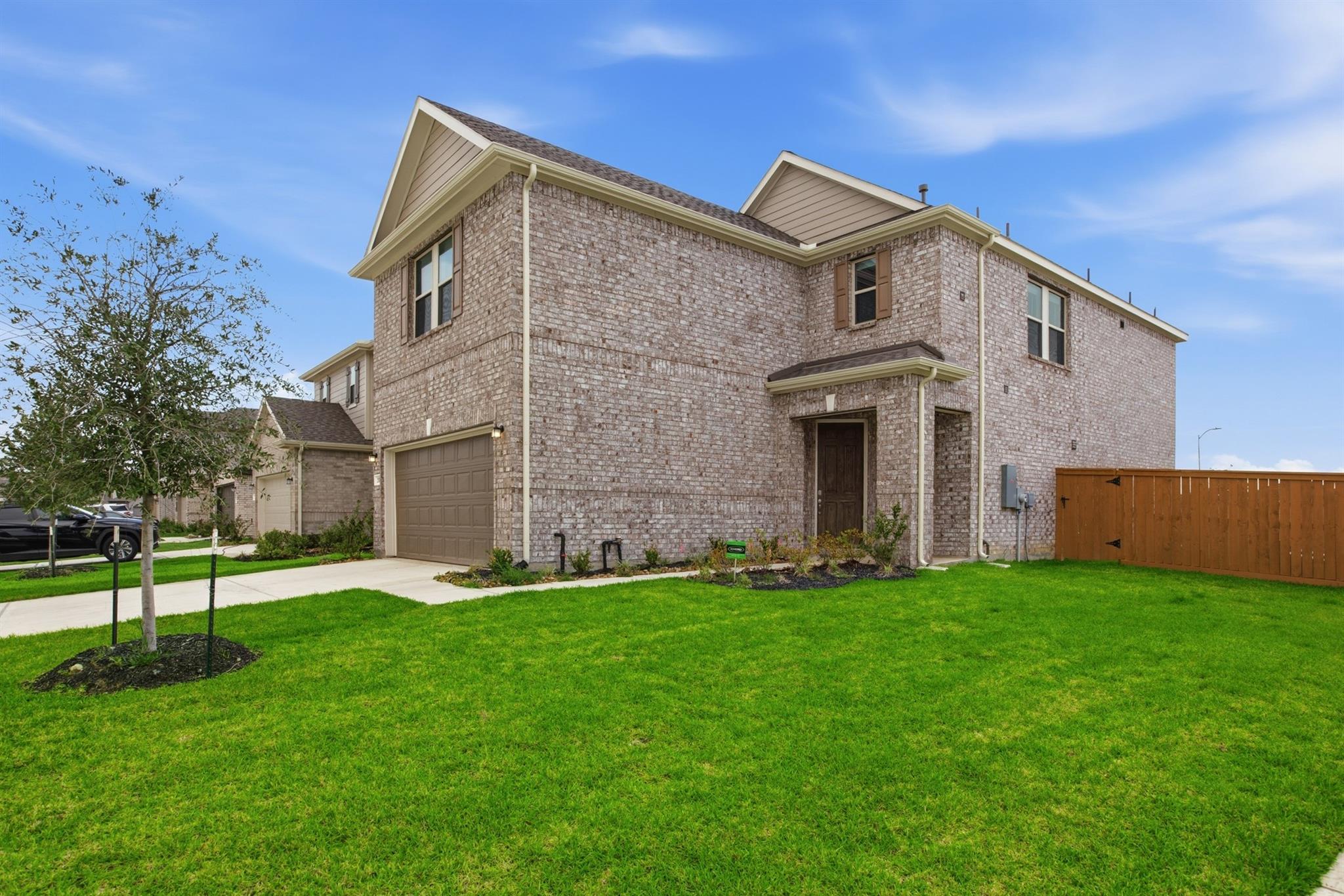 2816 Shimmer Edge Drive