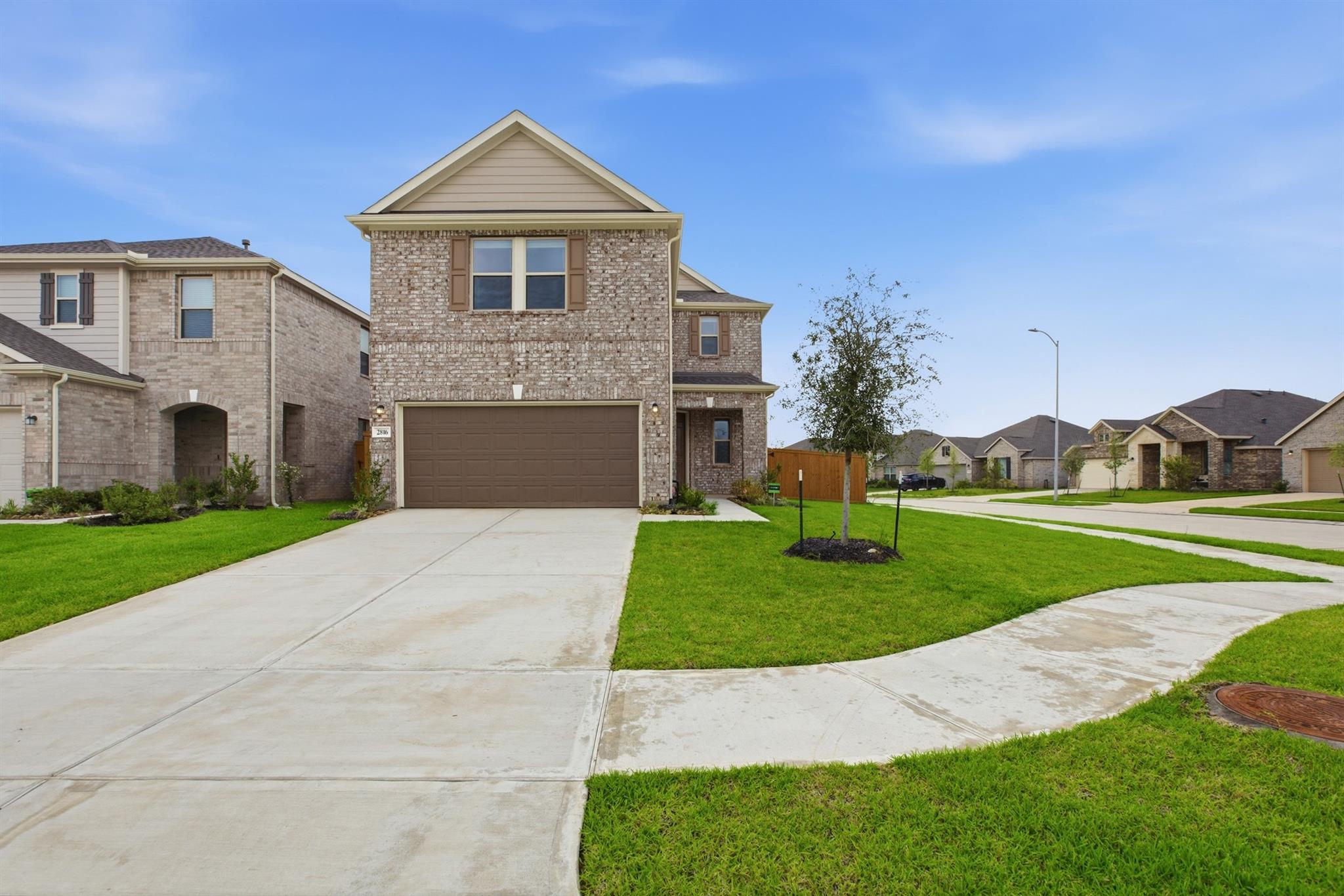 2816 Shimmer Edge Drive