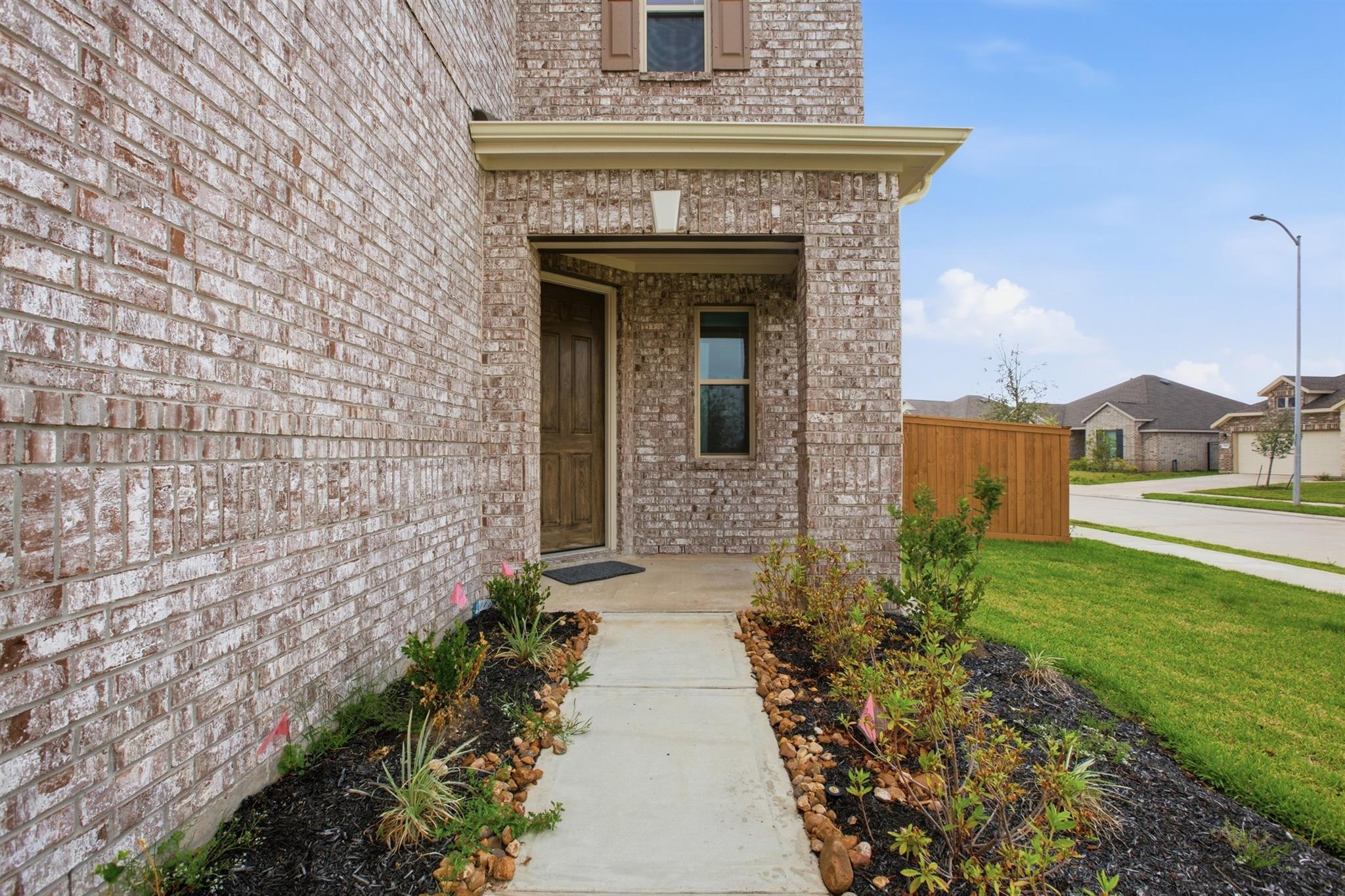 2816 Shimmer Edge Drive
