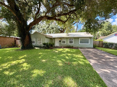 Photo of 409 Oak Drive, Lake Jackson, TX 77566 (MLS # 44309163)
