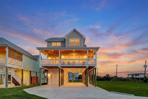 Homes For Sale - 4010 Miramar Court<br/> Galveston, TX 77554